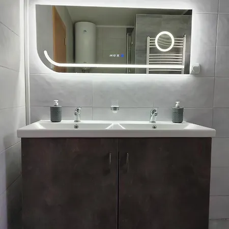 Ikonija شقة Pecenjevce