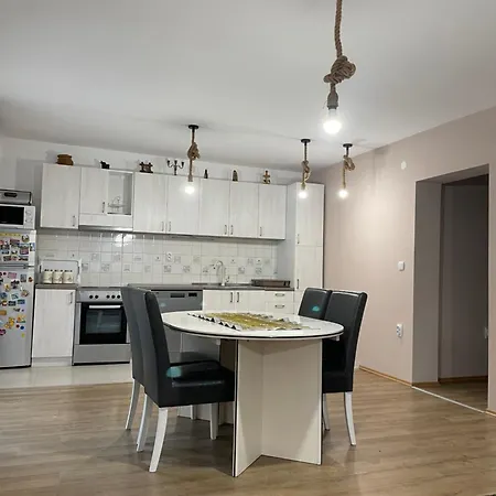 Ikonija شقة Pecenjevce